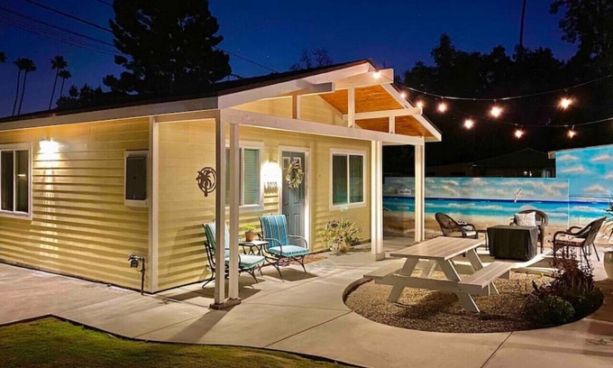North Central Casa | SoCal Daze, a Cozy Bungalow + Parking, Patio, BBQ