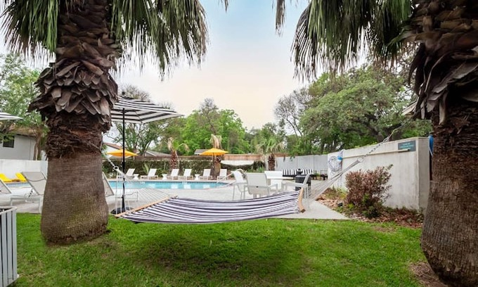 Dawson Apartamento | Soco 2BR Cozy Suite w Pool King bed Fast Wifi