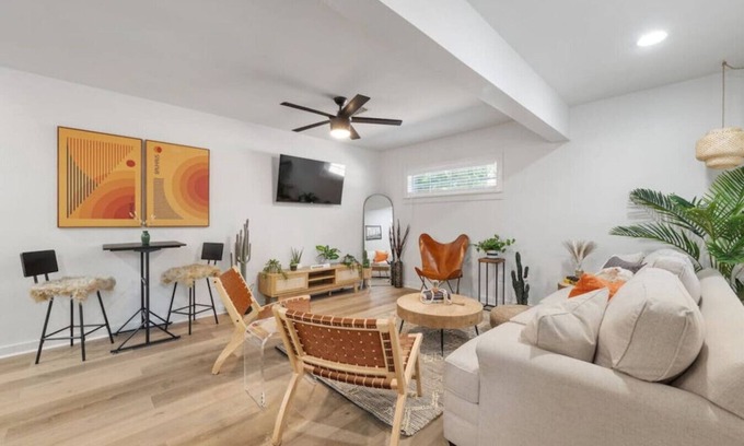 South Congress Casa | SoCo BoHo Bungalow | Sleeps 4