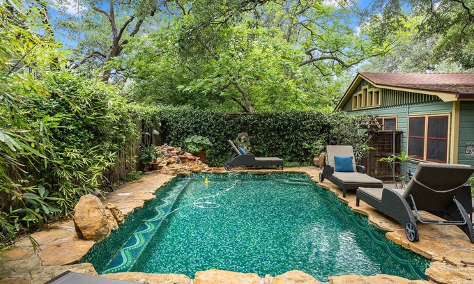 Travis Heights Apartamento | SoCo District, Pool | Garden Cottage, Park Lane
