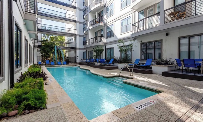 Travis Heights Apartamento | SoCo Getaway - Walk to Downtown Pool Rooftop