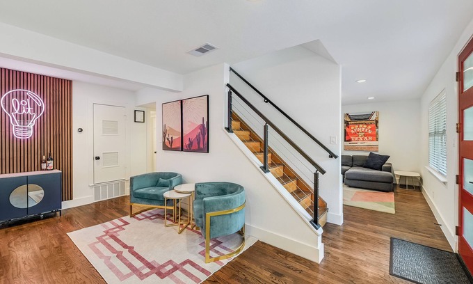 Dawson Casa | SoCo Vibes | Near DT | 9 beds