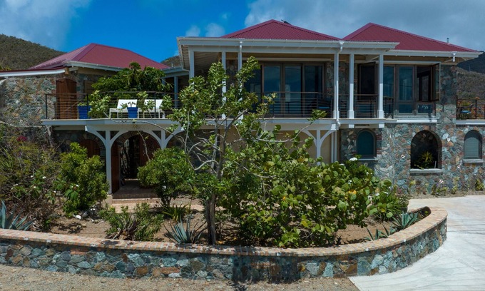 Estate Emmaus Villa | Amplio Coral Bay Villa con vistas espectaculares Por lo que el ojo puede ver