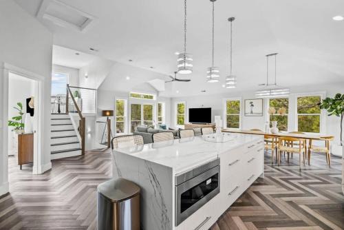 Whalehead Beach Casa | Sojourn Corolla 6 Bedroom POOL