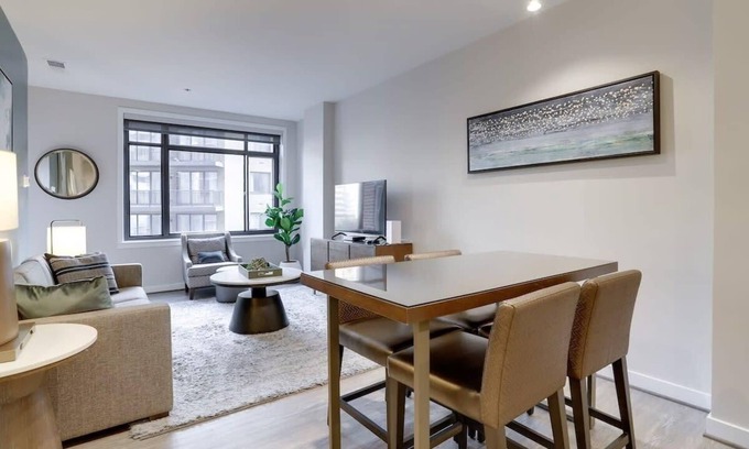 Radnor - Fort Myer Heights Apartamento | Sojourn | Courtland Towers | 1 BR w/Pickleball Court