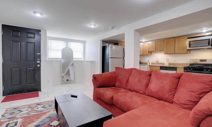 Southeast Apartamento | Sojourn Garden Level Home Sleeps 2
