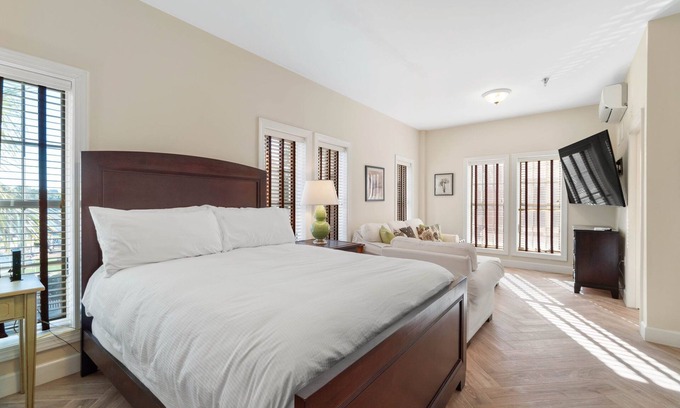 Treetop Condominio | "Sol Mate" #239 Studio Sleeps 4