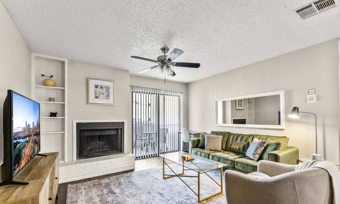 South Lamar Apartamento | SoLa cozy 1BR king suite close to DT w/ pool