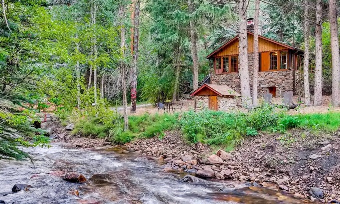 Idaho Springs Cabina | Solace Waterfront Work