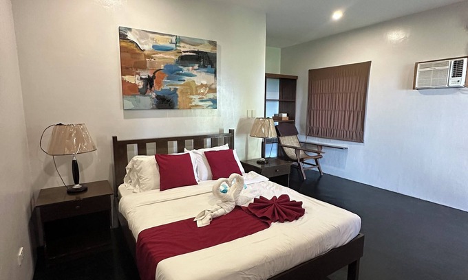 Zamboanguita Complejo | Solaj 4 bedroom resort with WiFi, AC in Zamboanguita near Apo Island and Dauin