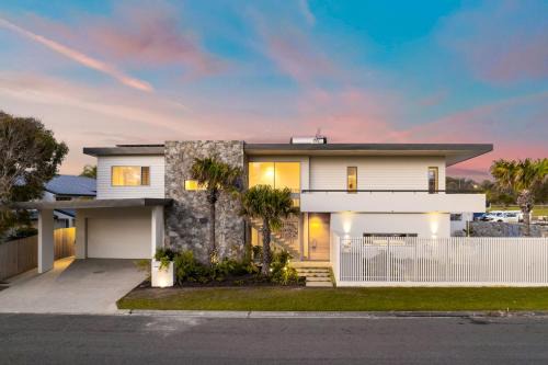 East Ballina Casa | Solana - 5 Bedroom Luxury Beachside Escape in East Ballina
