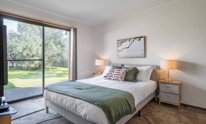 Dromana Casa | Solanders Retro Residence By the Beach Group Stay