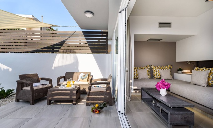 Agia Marina Apartamento | Apartamento Solar Yard North