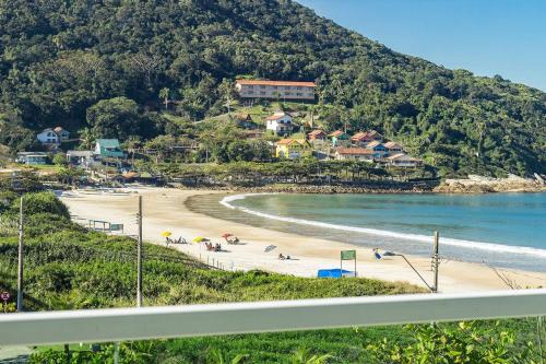 Quatro Ilhas Apartamento | Solar das Ilhas 303 – Linda Cobertura Duplex com Piscina Privativa e Vista Panorâmica para o Mar de Quatro Ilhas.