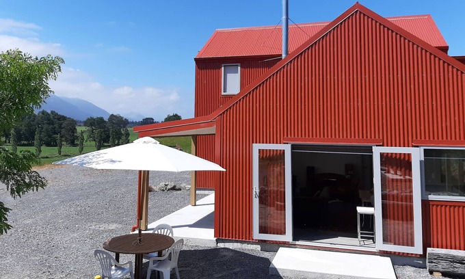 Kaikoura Casa | Solar Powered - Superb Mountain Views -