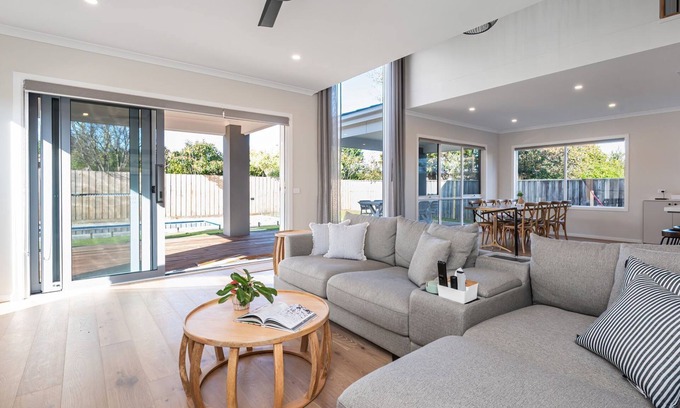 Safety Beach Casa | Solara House with Heated Pool and Cinema Room