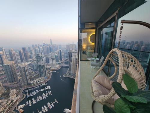 Dubai Marina Apartamento | SOLARTE Luxe - Marina Gate - Spectacular Pools with Marina Views
