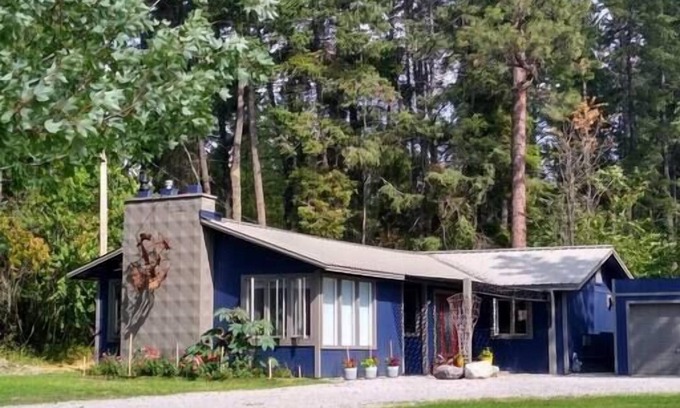 Woods Bay Casa | Solitude by Flathead Lake - two minutes from the beach
