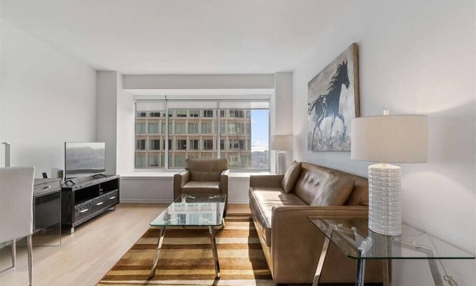 Downtown San Francisco Apartamento | SoMa 1 BR | Desk + Wi-Fi | Outdoor Lap Pool
