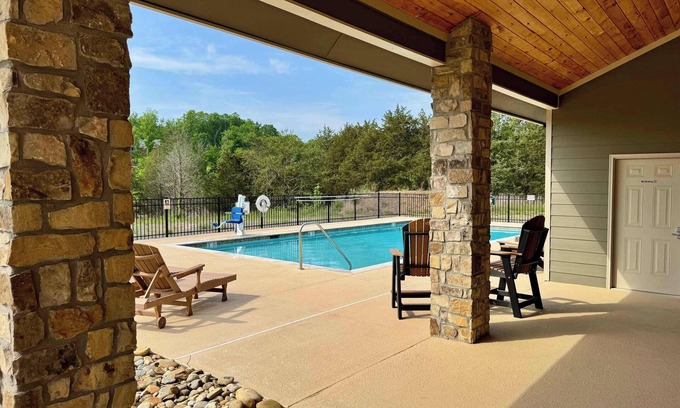 Dandridge Casa | Someday Cottage, Luxury Lakefront Views for 6 withPool & Billiards!