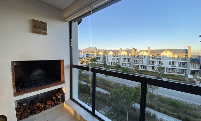 Trawal Apartamento | Somerset West Luxury Flat in Gated Community - gym, coffee shop, walking paths!