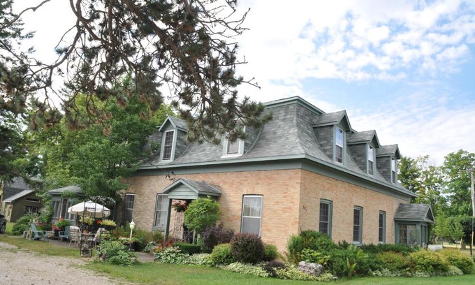 Lucknow Cama Y Desayuno | Sommerville Court Motel Bed & Breakfast