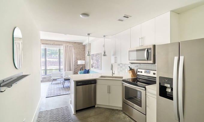 Rutledge Hill Apartamento | Sonder at LC SoBro | Lofted One-Bedroom Apartment