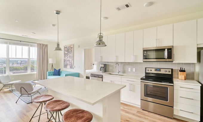 Rutledge Hill Apartamento | Sonder at LC SoBro | Superior Two-Bedroom Apartment