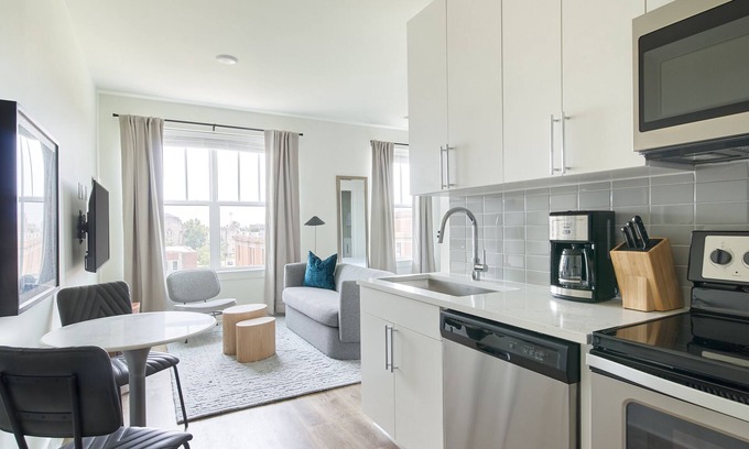 Rutledge Hill Apartamento | Sonder at LC SoBro | Superior Studio Apartment
