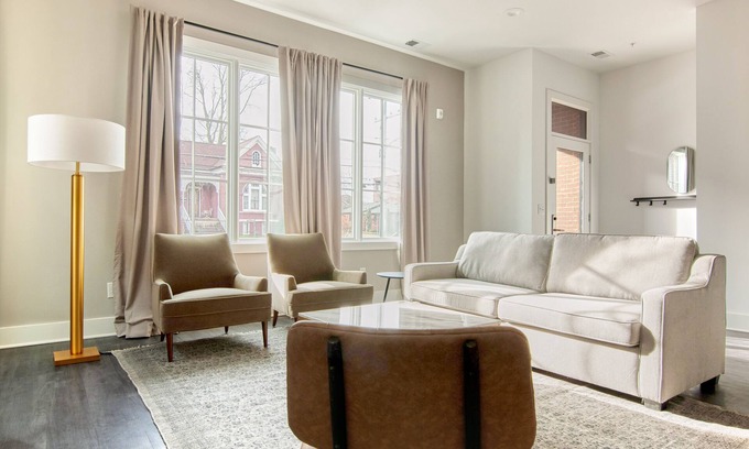 Germantown Apartamento | Sonder at Ziel Haus | Four-Bedroom Apartment w/ Balcony