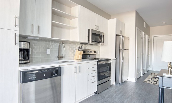 Hillsboro West End Apartamento | Sonder Belcourt | Queen Studio Apartment w/ Balcony