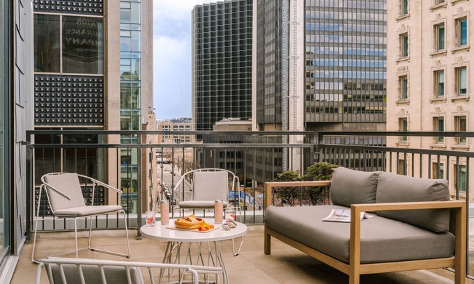 International District Apartamento | Sonder Penny Lane | Two-Bedroom Apartment w/ Balcony