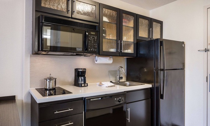 Bryant Pattengill West Hotel | Sonesta Simply Suites Detroit Ann Arbor