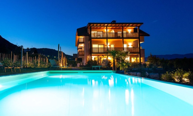 Tramin Apartamento | Sonnenhof Apartment "Kalterer See" with panoramic terrace and saltwater pool