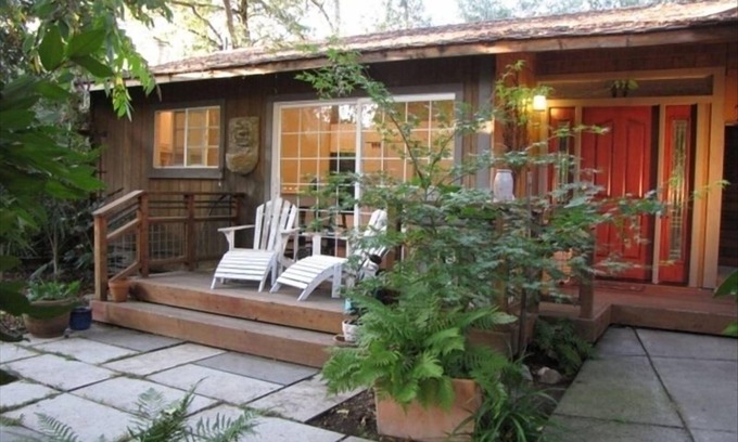 Sonoma Cabaña | Sonoma Wine Country Cottage con Classic VW convertible