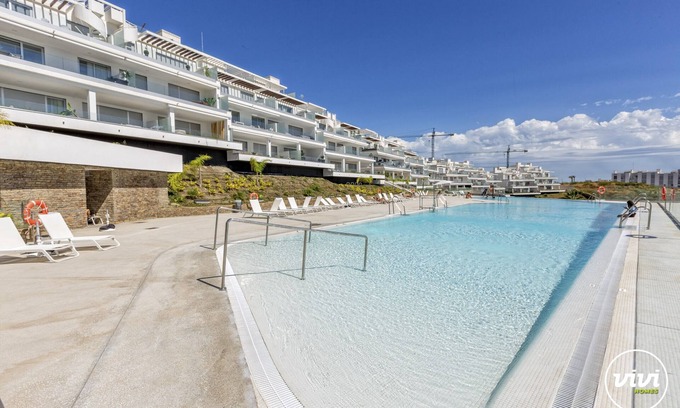 New Golden Mile Chalet De Esquí | Sonrisa | Casa adosada con piscina en Estepona