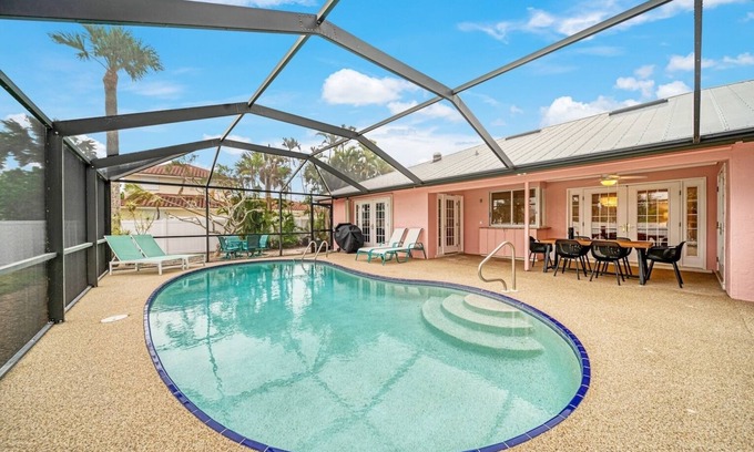 East Rocks Casa | Sooner Beach Escape: Cute Pool Home in East Rocks