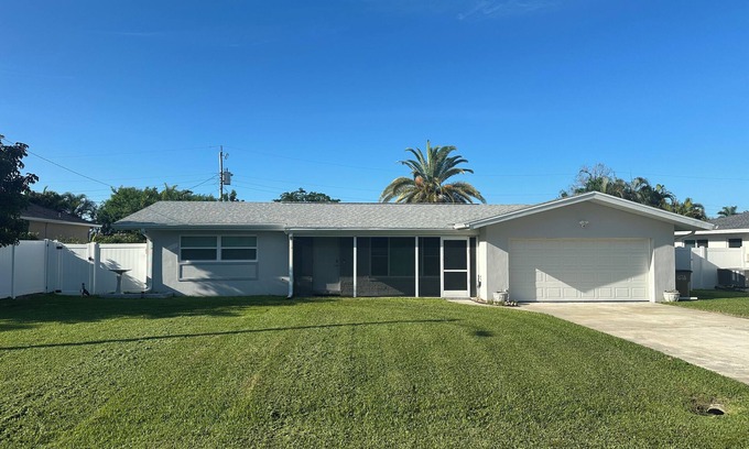 Pelican Casa | Soothing 2-bedroom house with AC, Pool & Hot tub with Privacy in Cape Coral