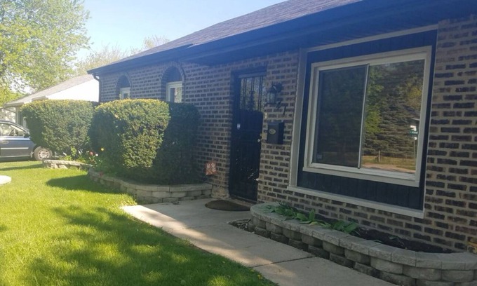 Richton Park Casa | Soothing 3-bedroom house with AC in Richton Park