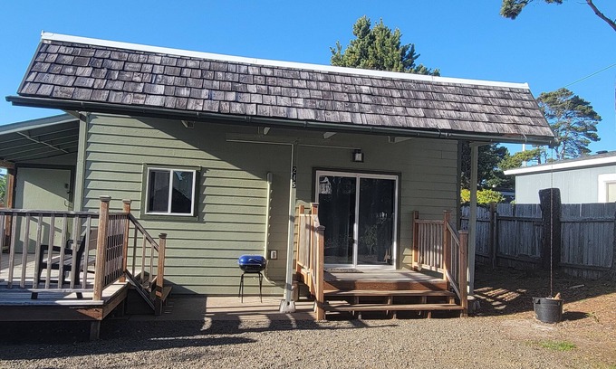 Gleneden Beach Casa | Soothing beach house with WiFi in Lincoln Beach