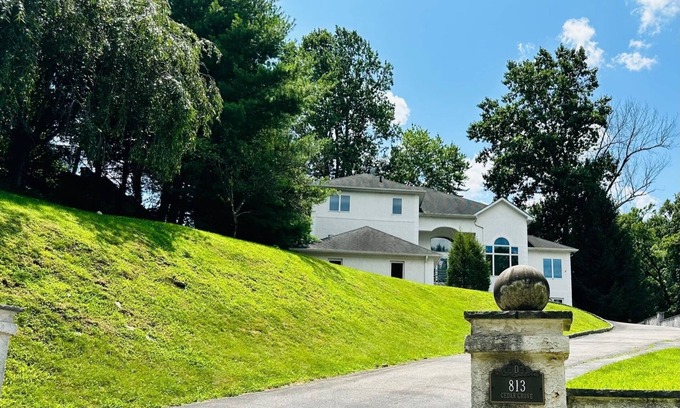 Broomall Apartamento | Sophia's Flat B-No Step/ Pet Friendly at Quiet & Peaceful Suburb