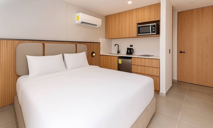 San Diego Apartamento | Sophisticated 1BR Apt - Cowork +Hot Tub in Poblado