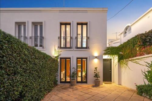 Toorak Casa | Sophisticated art deco in the heart of Toorak