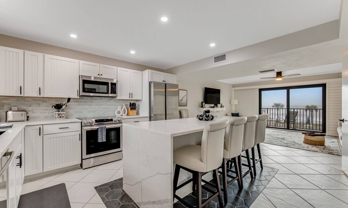 Ormond Beach Condominio | Sophisticated Oceanfront Luxury Condo