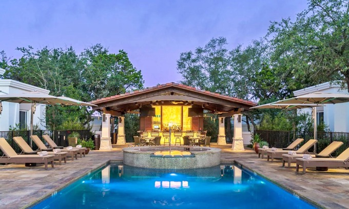 Wetmore Condominio | Sophisticated Relaxation at Texas Hill Country!