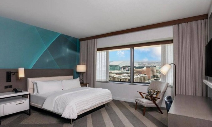 Downtown Houston Hotel | Sophisticated Urban Retreat w Scenic Houston Views