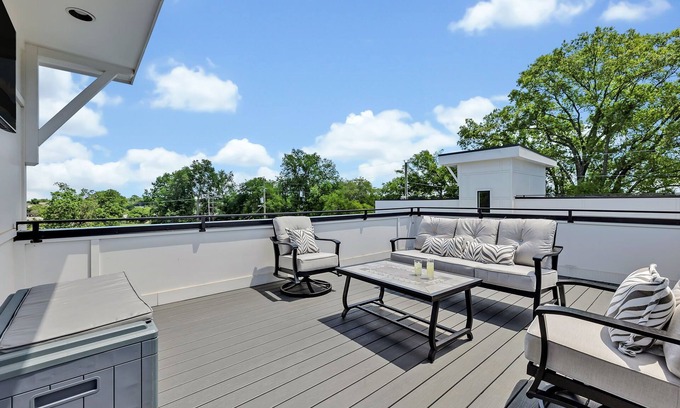 Berry Hill Cabaña | Soprano-private Rooftop-gr8 Walking Location