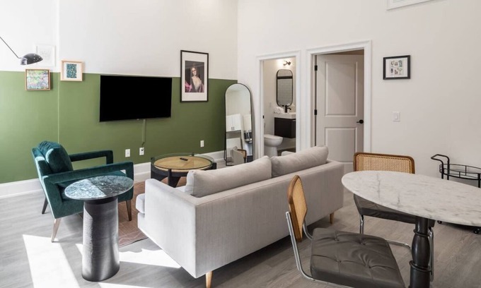 Rittenhouse Row Apartamento | Sosuite | 1BR Apt w W/D, Desk Alcove