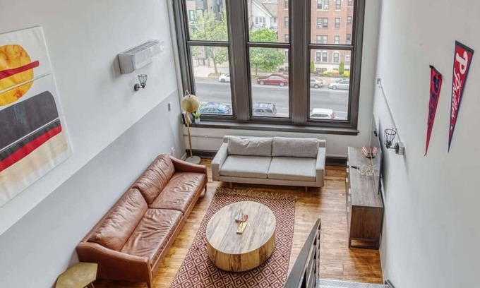 West Philadelphia Apartamento | Sosuite | 2BR Loft w W/D, Gym, Lounge