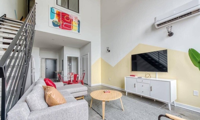 West Philadelphia Apartamento | Sosuite | 2BR Loft w W/D, Gym, Lounge